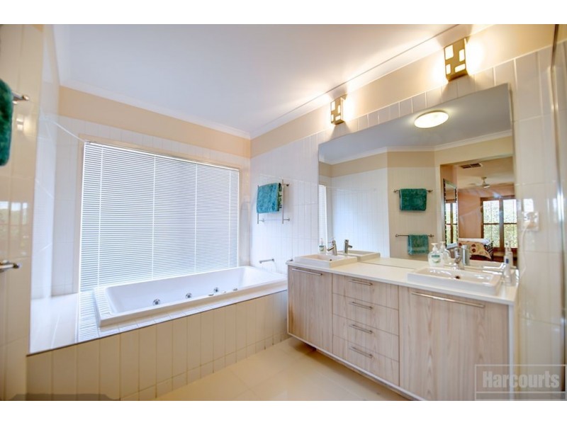 13 Kimberley Downs Court, Narre Warren South VIC 3805