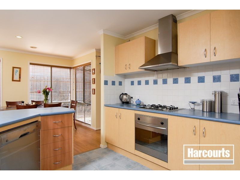 18 Glenshee Drive, Lynbrook VIC 3975