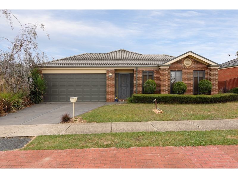 18 Glenshee Drive, Lynbrook VIC 3975