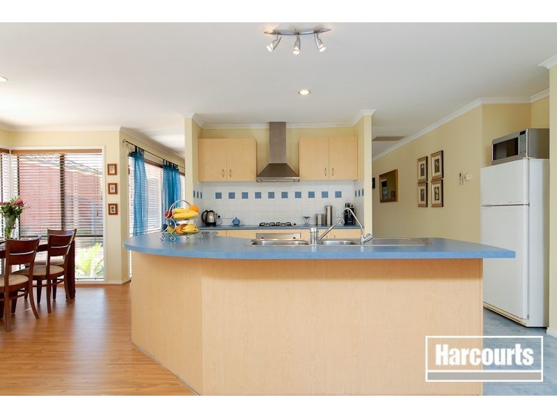 18 Glenshee Drive, Lynbrook VIC 3975
