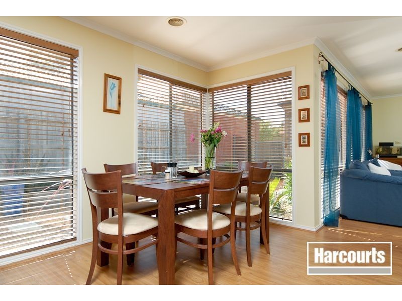 18 Glenshee Drive, Lynbrook VIC 3975