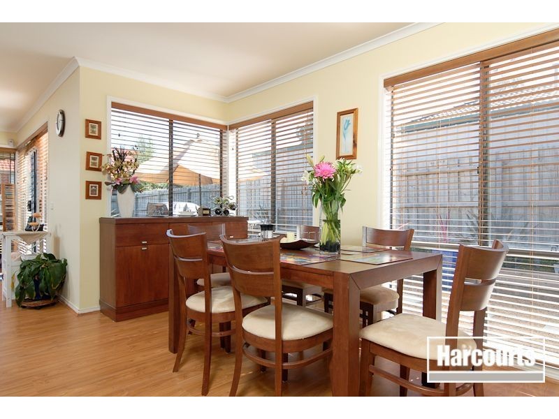 18 Glenshee Drive, Lynbrook VIC 3975