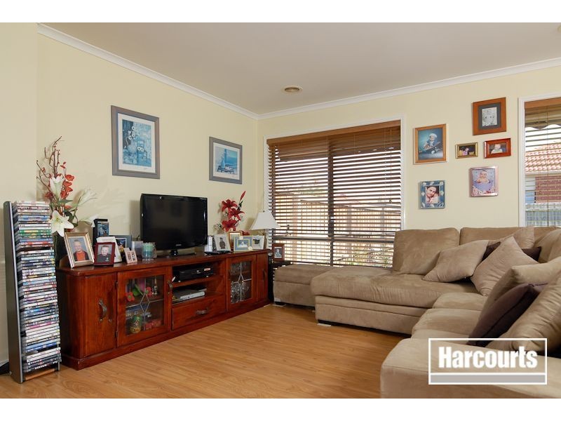 18 Glenshee Drive, Lynbrook VIC 3975