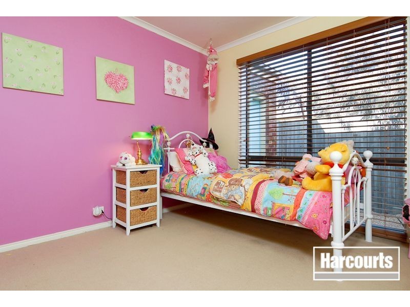 18 Glenshee Drive, Lynbrook VIC 3975