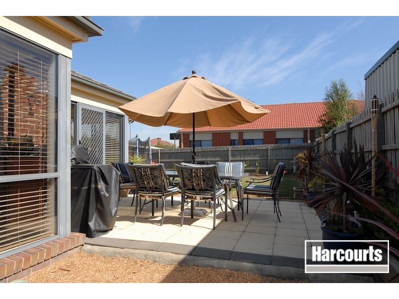 18 Glenshee Drive, Lynbrook VIC 3975