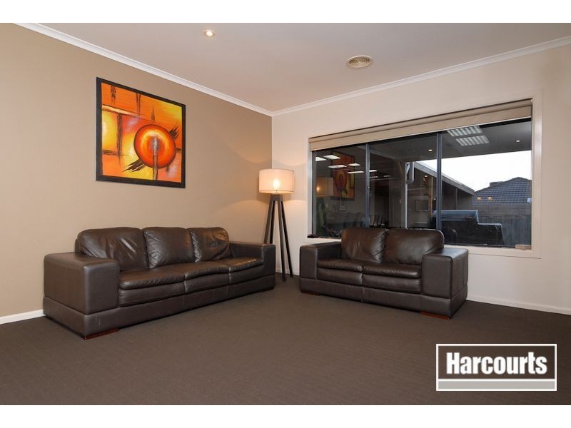 10 Sunhill Way, Berwick VIC 3806