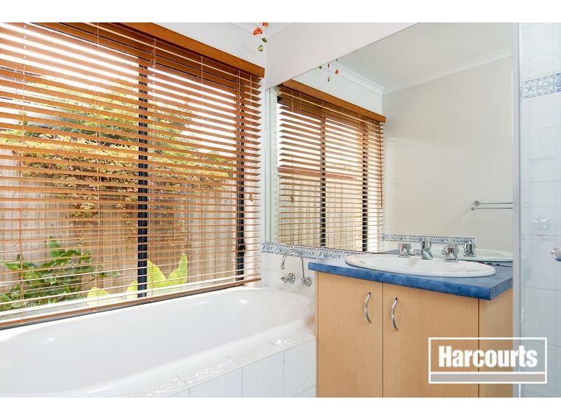 12 Dorchester Drive, Narre Warren South VIC 3805