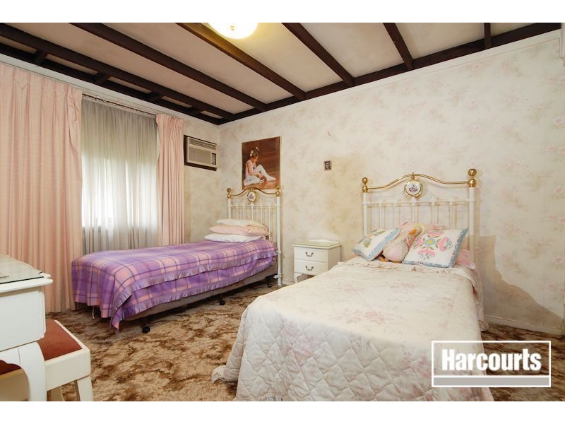 54 Meadow Wood Walk, Narre Warren VIC 3805