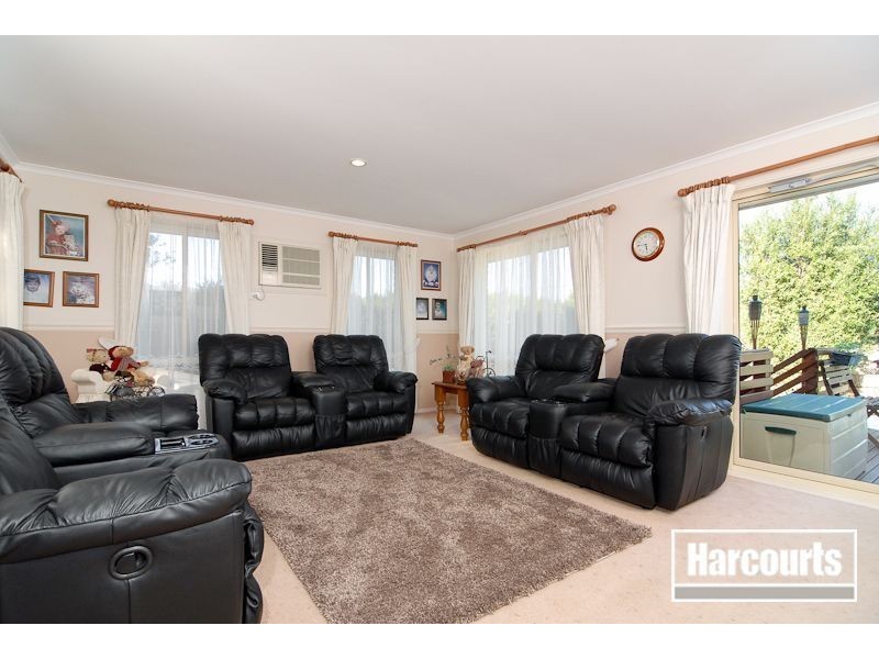 8 Charing Cross Place, Narre Warren VIC 3805