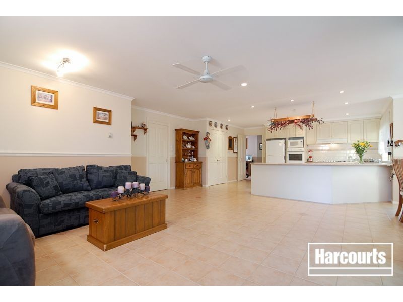 8 Charing Cross Place, Narre Warren VIC 3805