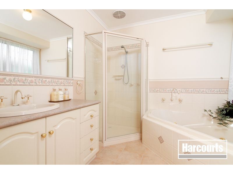 8 Charing Cross Place, Narre Warren VIC 3805