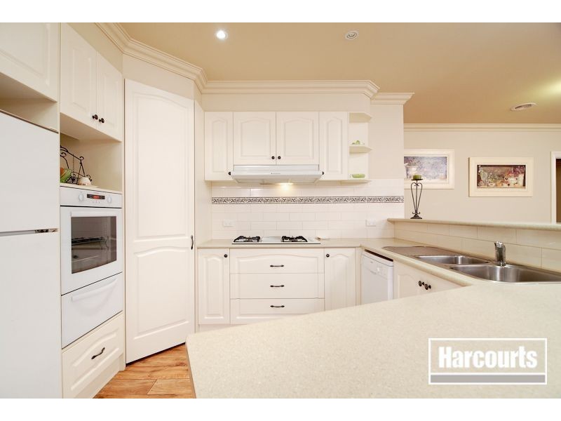 32 Champagne Grove, Narre Warren South VIC 3805
