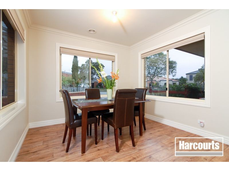 32 Champagne Grove, Narre Warren South VIC 3805