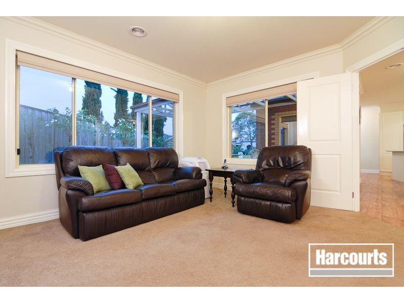 32 Champagne Grove, Narre Warren South VIC 3805