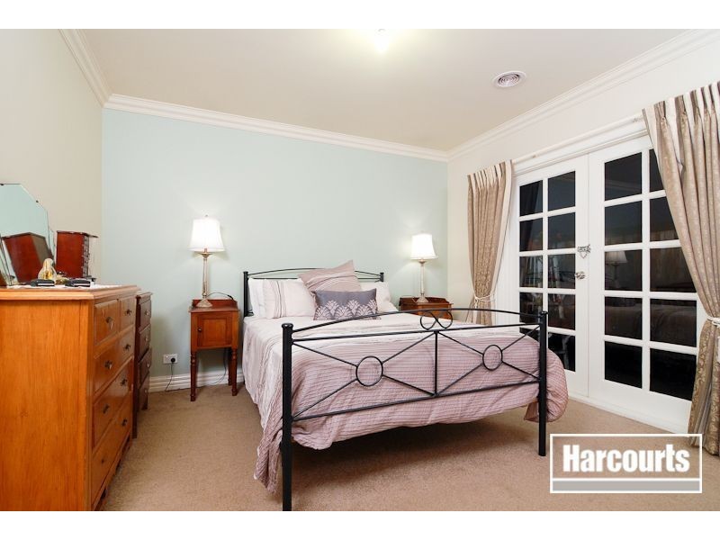 32 Champagne Grove, Narre Warren South VIC 3805