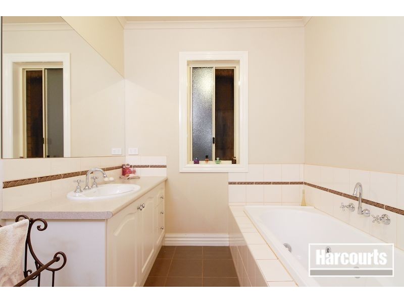 32 Champagne Grove, Narre Warren South VIC 3805