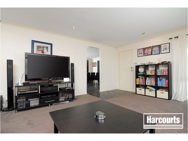 26 Lansell Drive, Cranbourne North VIC 3977