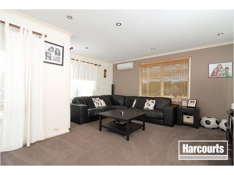 26 Lansell Drive, Cranbourne North VIC 3977