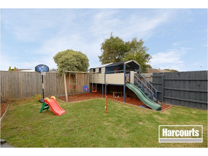 26 Lansell Drive, Cranbourne North VIC 3977