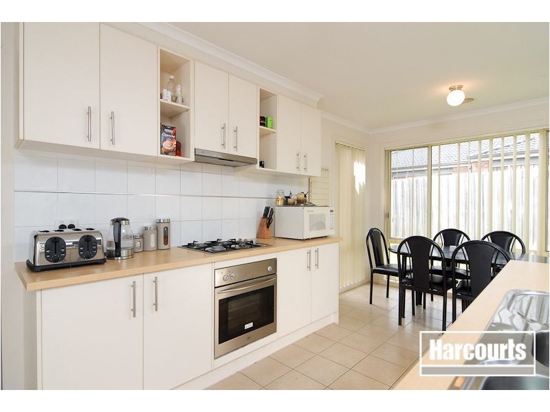 8 Athena Court, Cranbourne VIC 3977