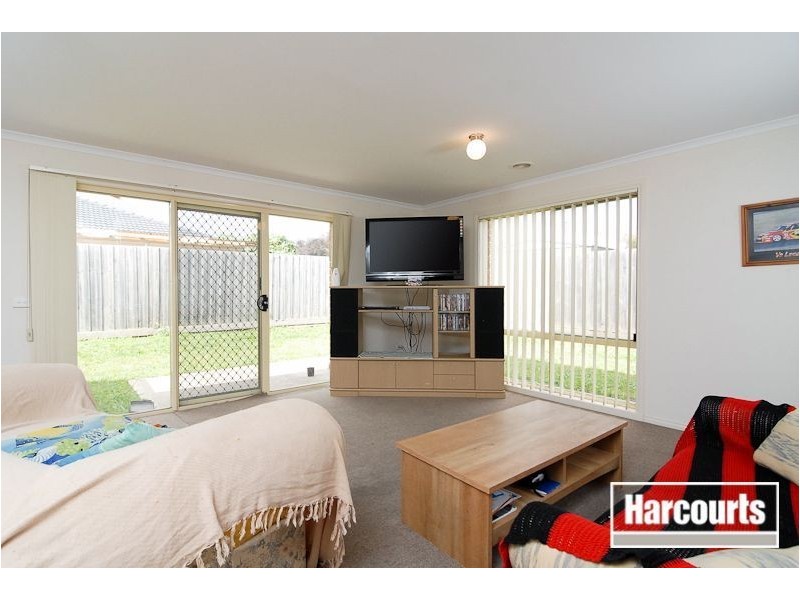 8 Athena Court, Cranbourne VIC 3977