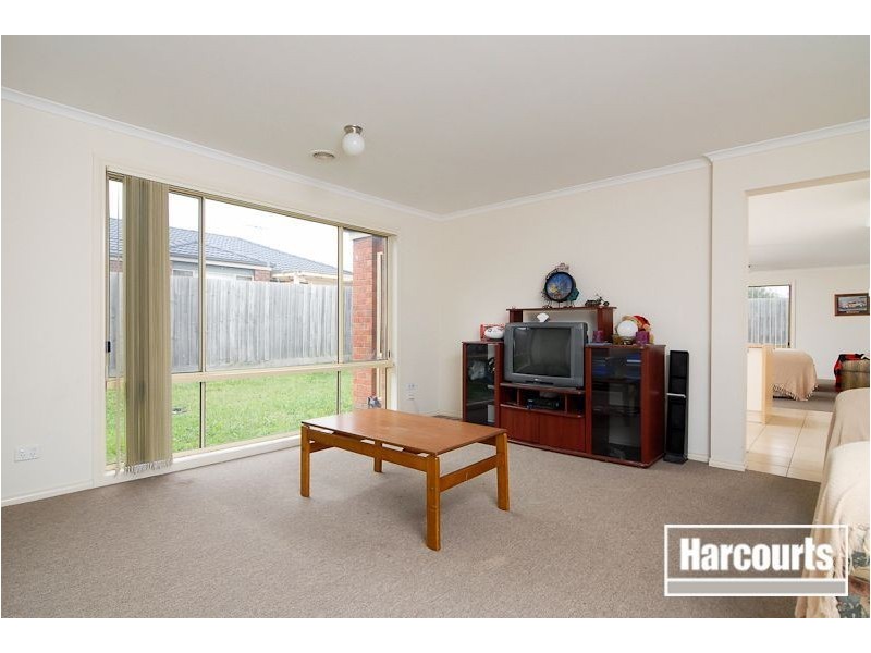 8 Athena Court, Cranbourne VIC 3977