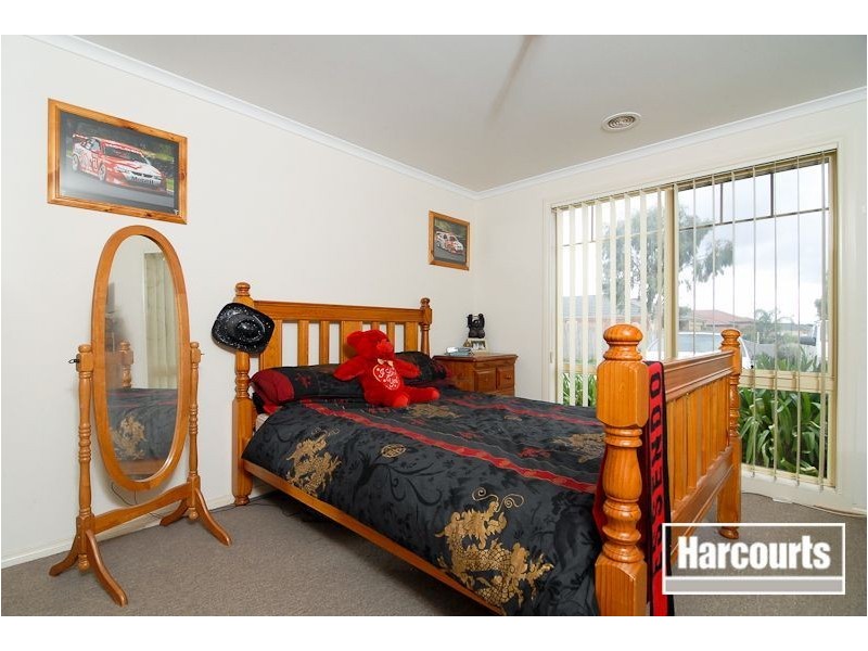 8 Athena Court, Cranbourne VIC 3977