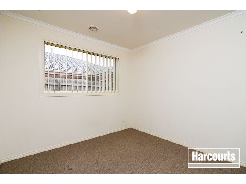 8 Athena Court, Cranbourne VIC 3977