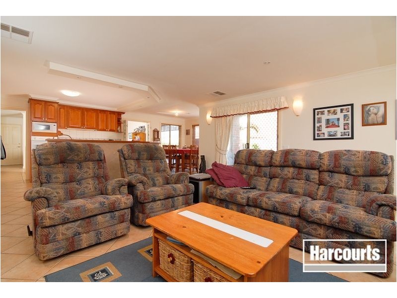 15 Ellen Rd, Narre Warren South VIC 3805