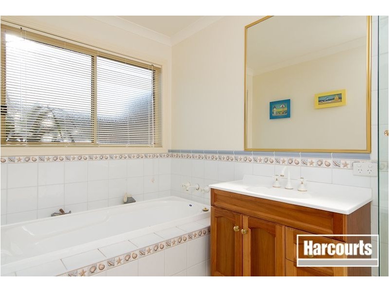 15 Ellen Rd, Narre Warren South VIC 3805