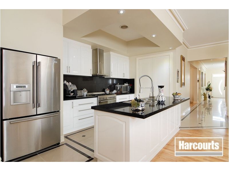 33 Champagne Grove, Narre Warren South VIC 3805