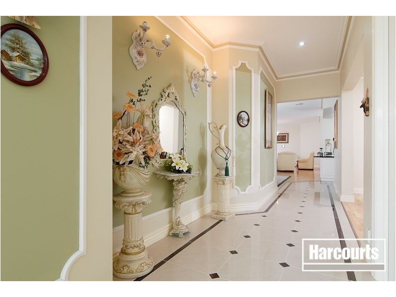 33 Champagne Grove, Narre Warren South VIC 3805