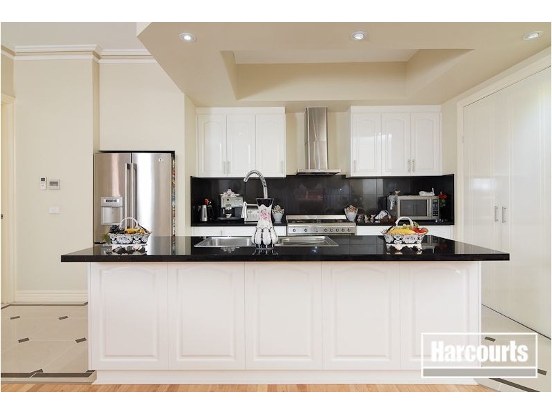 33 Champagne Grove, Narre Warren South VIC 3805