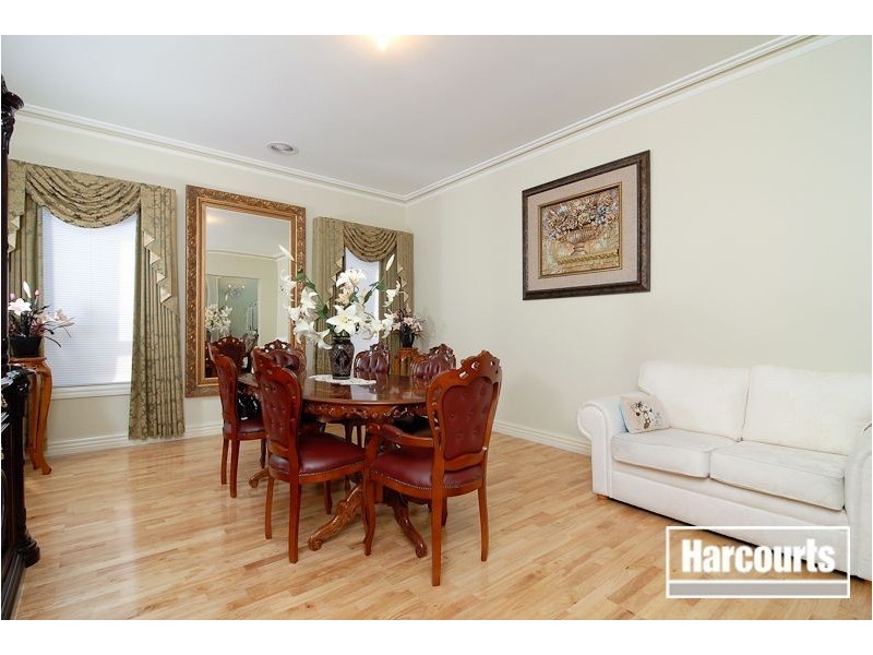 33 Champagne Grove, Narre Warren South VIC 3805