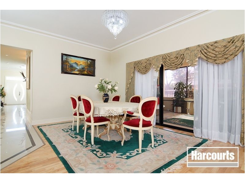 33 Champagne Grove, Narre Warren South VIC 3805