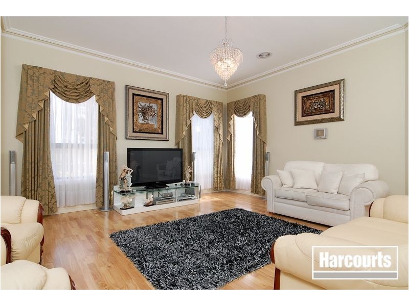 33 Champagne Grove, Narre Warren South VIC 3805