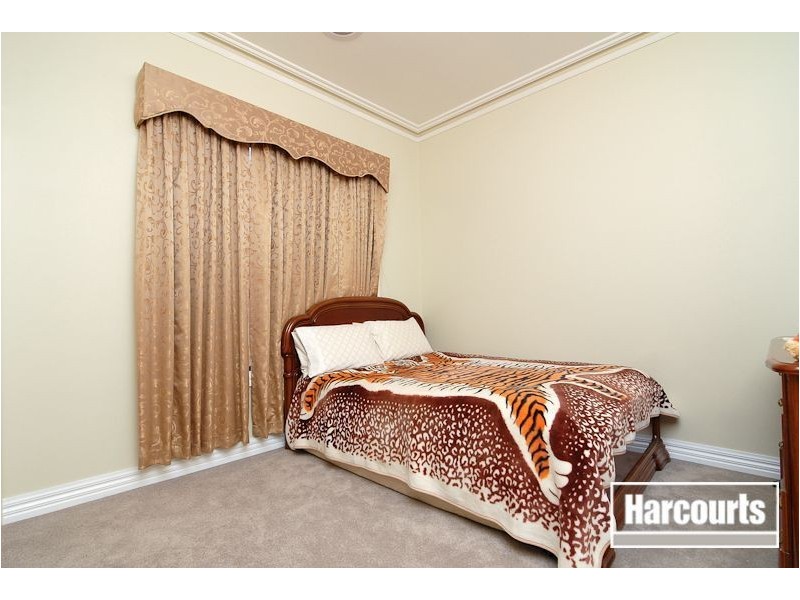 33 Champagne Grove, Narre Warren South VIC 3805