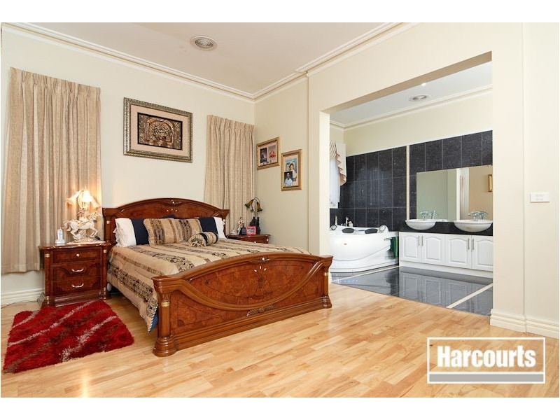 33 Champagne Grove, Narre Warren South VIC 3805