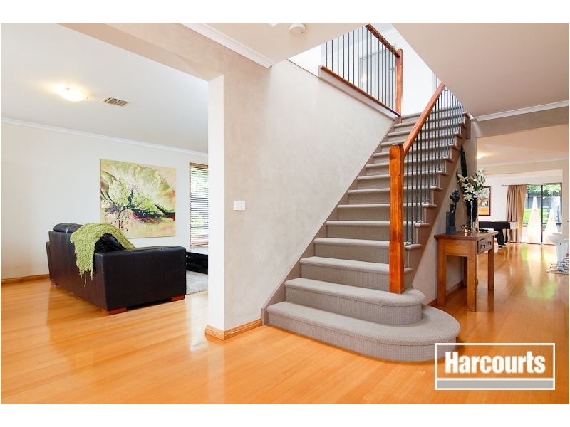 8 Charmouth Rd, Narre Warren South VIC 3805