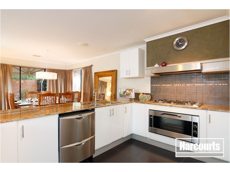 8 Charmouth Rd, Narre Warren South VIC 3805