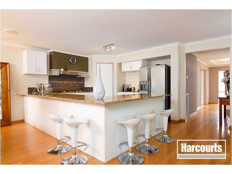 8 Charmouth Rd, Narre Warren South VIC 3805