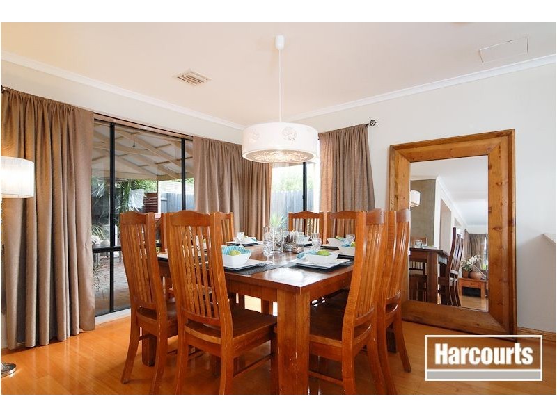 8 Charmouth Rd, Narre Warren South VIC 3805