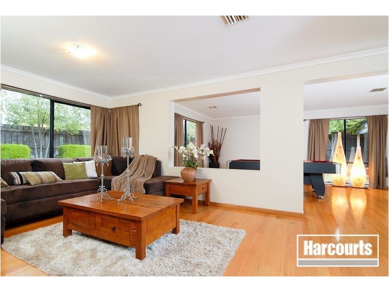 8 Charmouth Rd, Narre Warren South VIC 3805