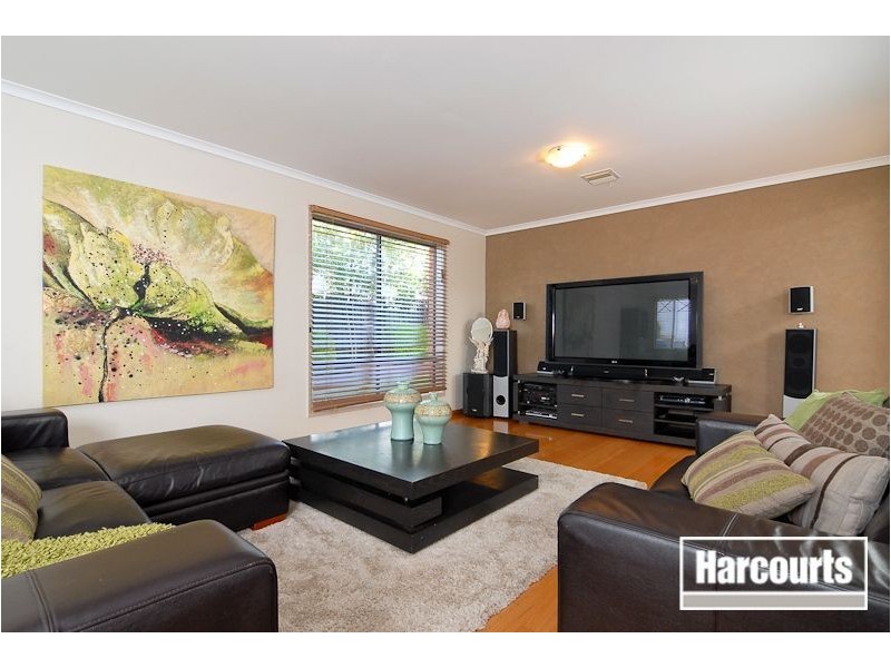 8 Charmouth Rd, Narre Warren South VIC 3805