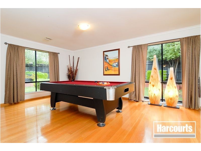 8 Charmouth Rd, Narre Warren South VIC 3805