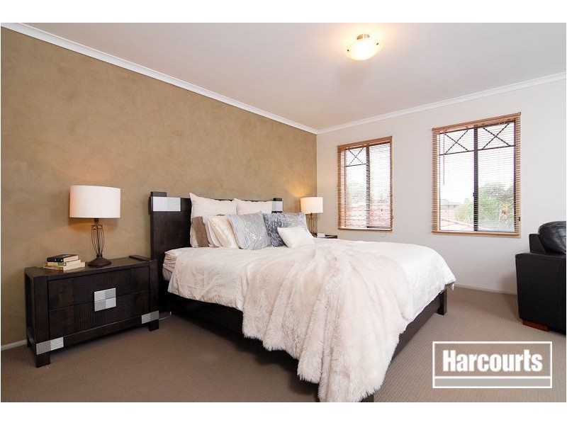 8 Charmouth Rd, Narre Warren South VIC 3805