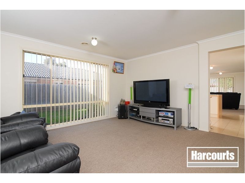 61 Phoenix Avenue, Cranbourne VIC 3977
