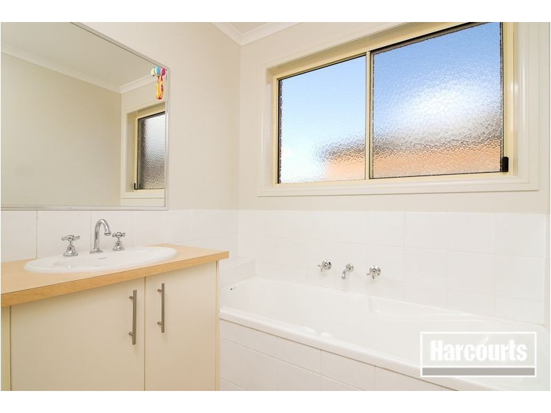 61 Phoenix Avenue, Cranbourne VIC 3977