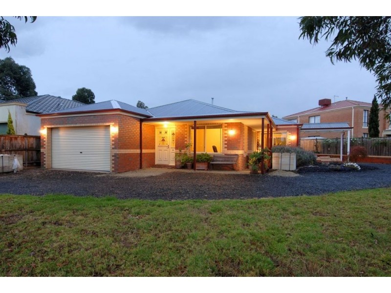32 Champagne Grove, Narre Warren South VIC 3805