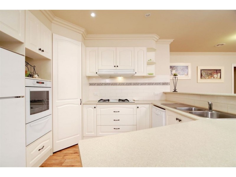 32 Champagne Grove, Narre Warren South VIC 3805